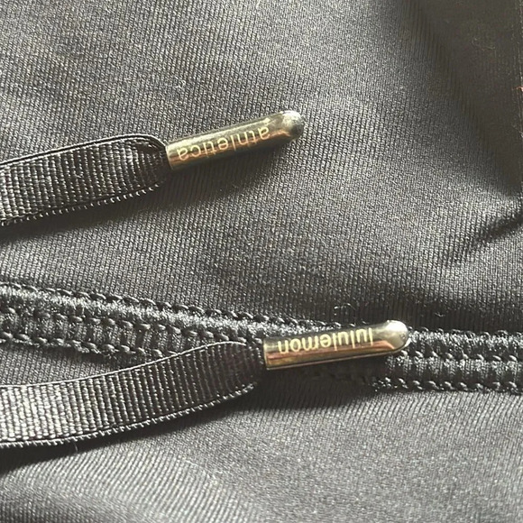 Lululemon sz 10 black crop leggings with cinch ties great pre owned condition - Picture 9 of 9